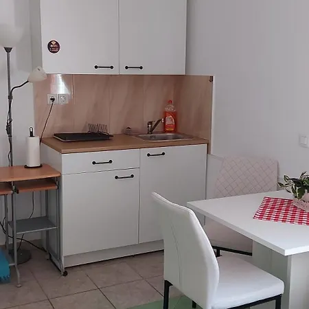 Violeta Appartement *