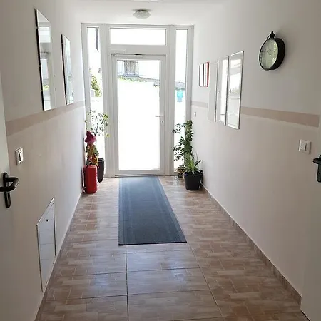 Violeta Appartement *
